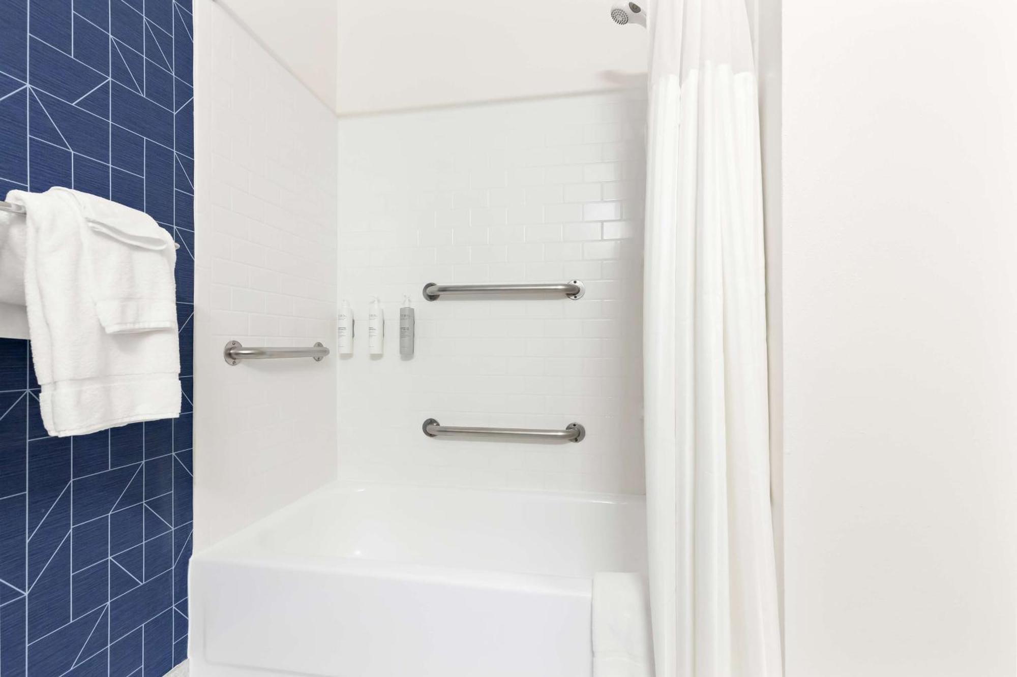 Spark By Hilton Springfield Southwest Екстер'єр фото