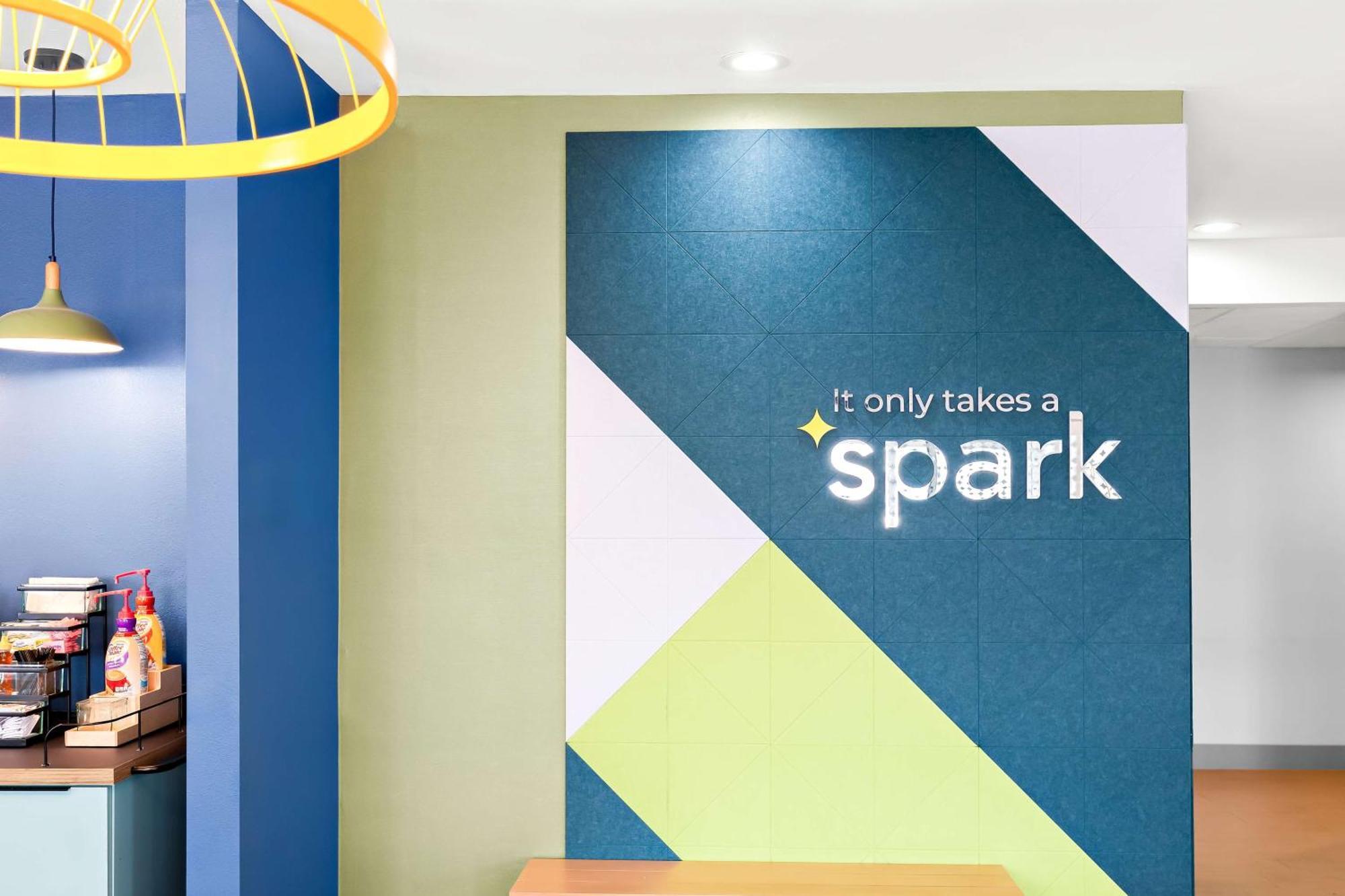 Spark By Hilton Springfield Southwest Екстер'єр фото